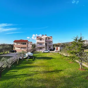 Beachfront Jermen Appartement Sukošan